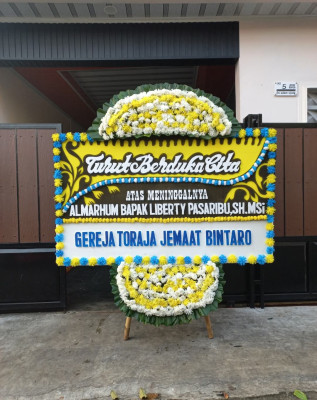Papan Bunga Duka di Sanggau Ledo